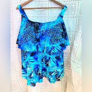 Beautiful Avenue Tankini Swim Top size 26 with adjustable strap and build in bra